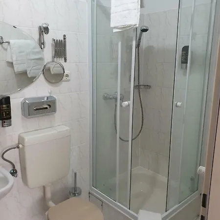 Olympia מלון פרכן